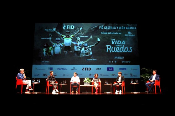 Twitch cup 3 y GLS logos