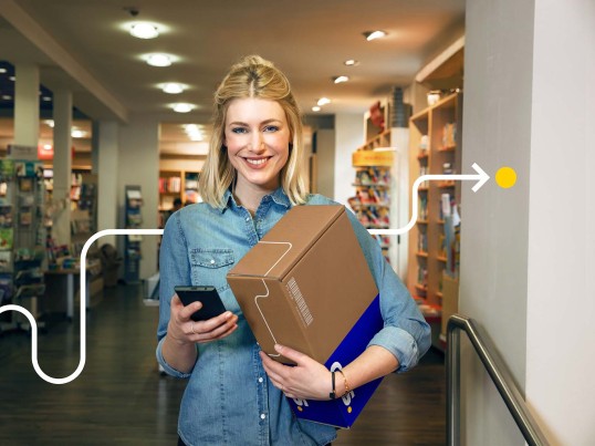 GLS Kurier liefert Paket an Kundenpaar zu Hause 