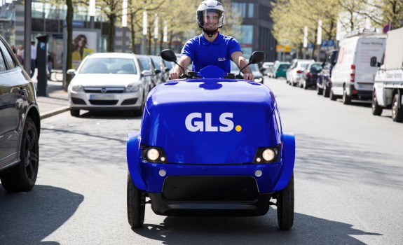 GLS eScooter on road